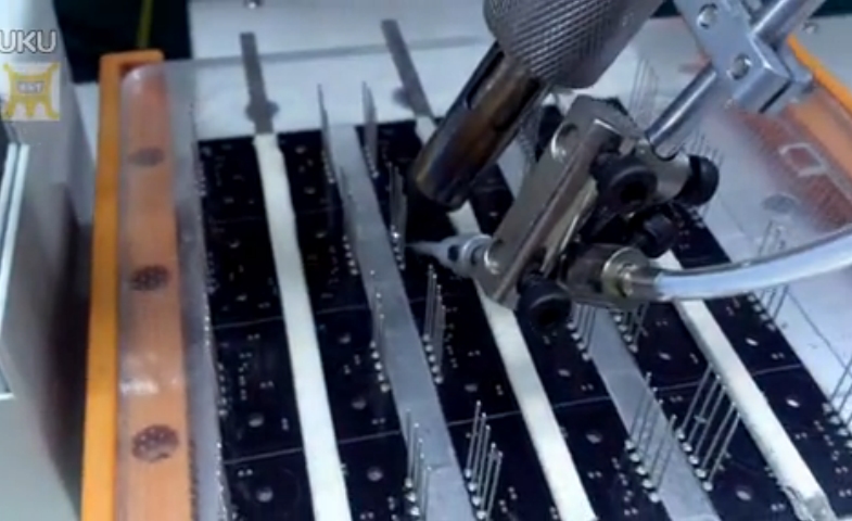 视频: 自动焊锡机专用锡线拖焊效果-兴鸿泰锡业